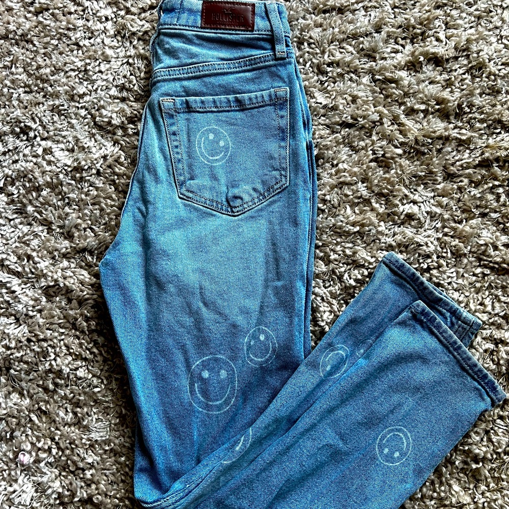 Hollister Jeans ripped smiley face Mom Jeans
